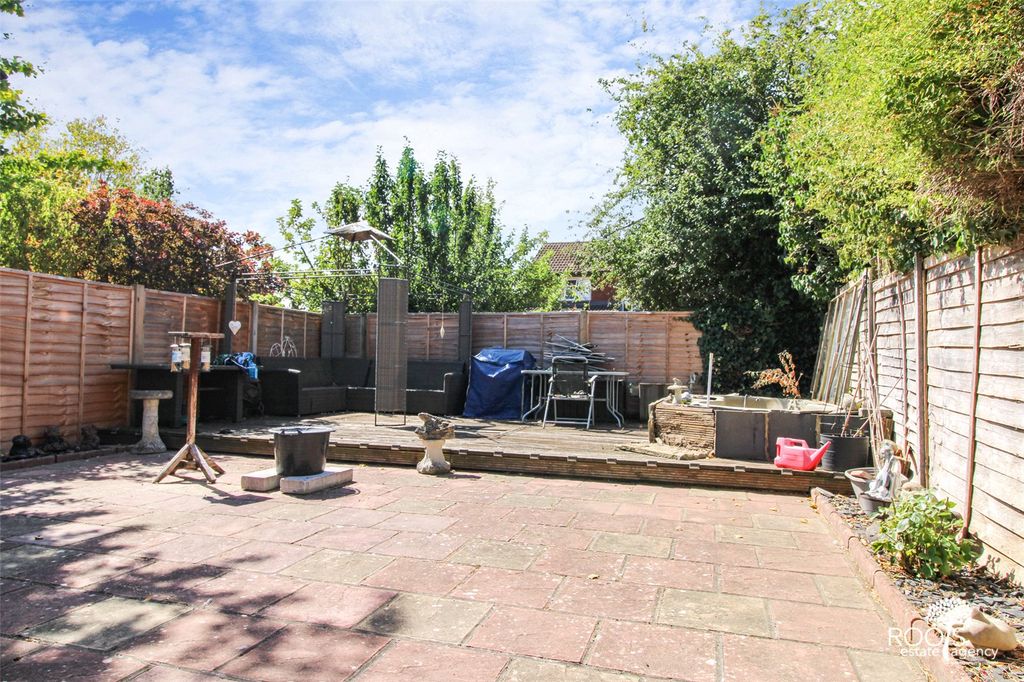 Property photo 2 of 10 South Facing Garden