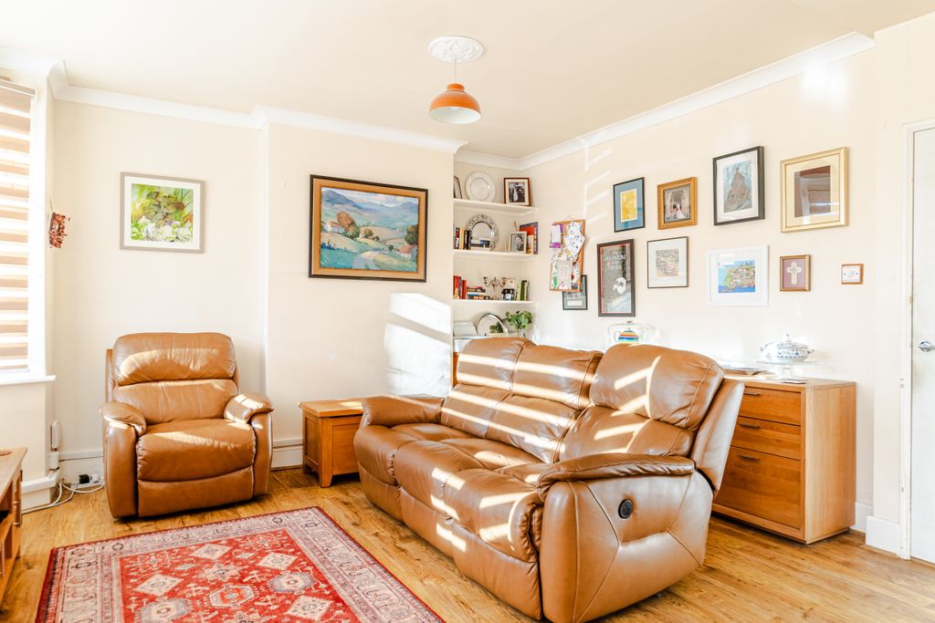 Property photo 2 of 30 Lounge1