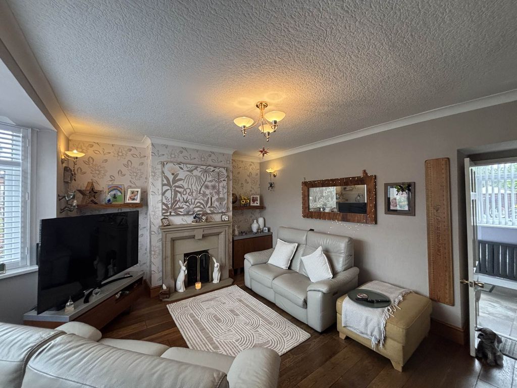 Property photo 2 of 25