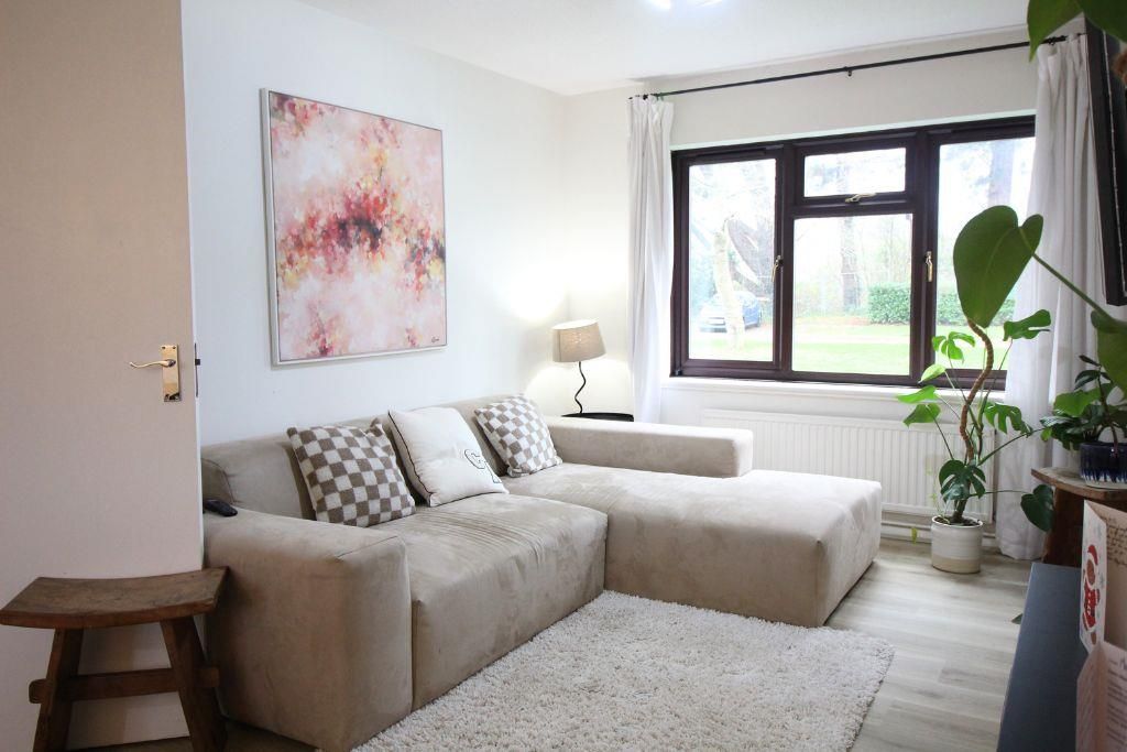 Property photo 1 of 16 Living Room