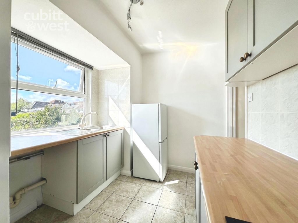 Property photo 3 of 9 Kitchen