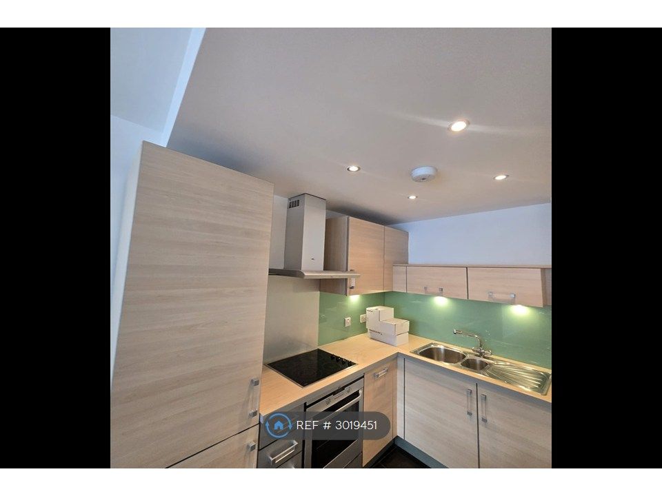 Property photo 3 of 10 Kitchen