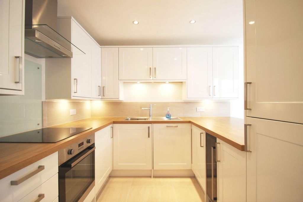 Property photo 3 of 7 Kitchen.Jpg