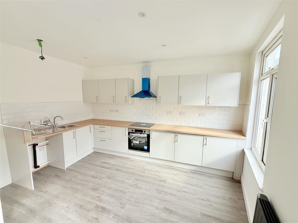 Property photo 2 of 10 Tempimagekbwl8l.Jpg