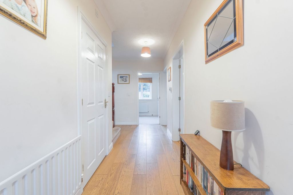 Property photo 2 of 31