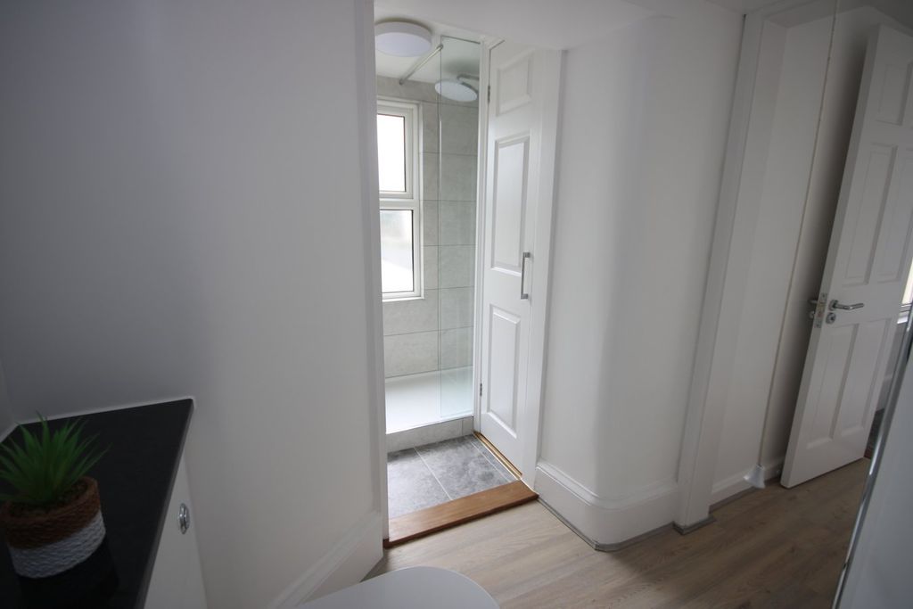 Additional image 10 of 1 bed flat for sale64 Rouge Bouillon, St Helier JE2