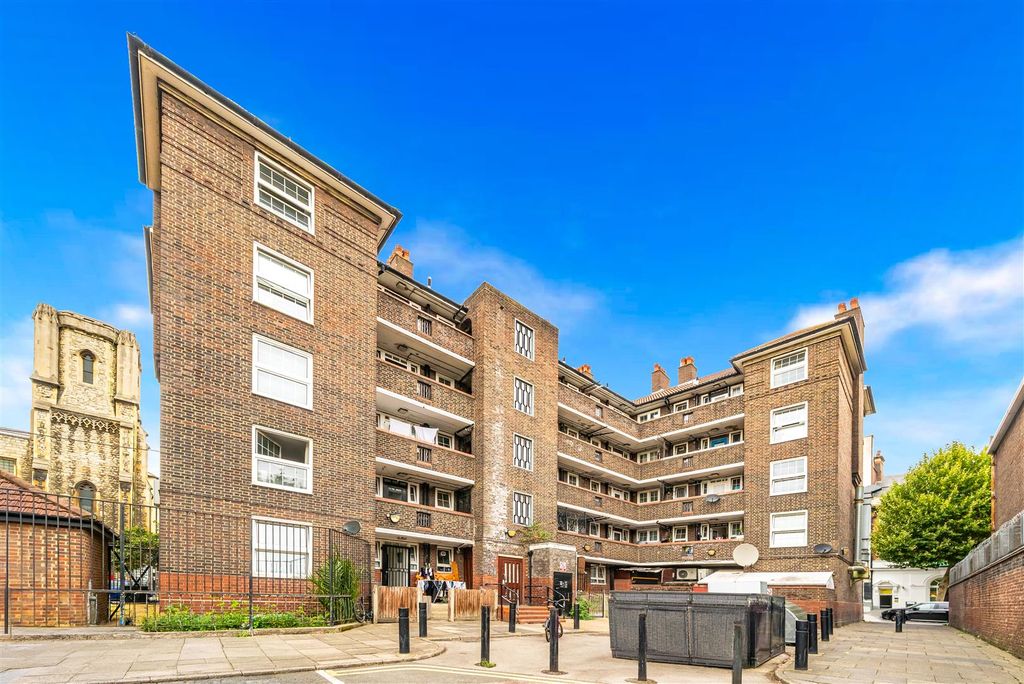 Property photo 1 of 15 Horwood House
