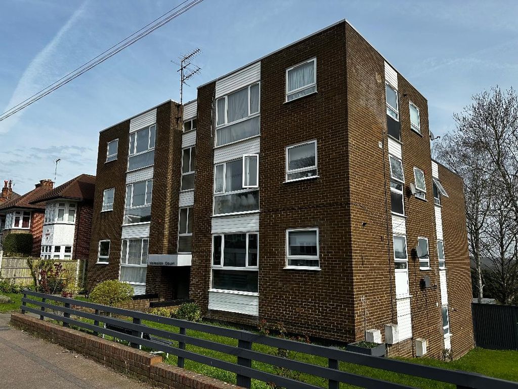 Property photo 1 of 6 Photo 4