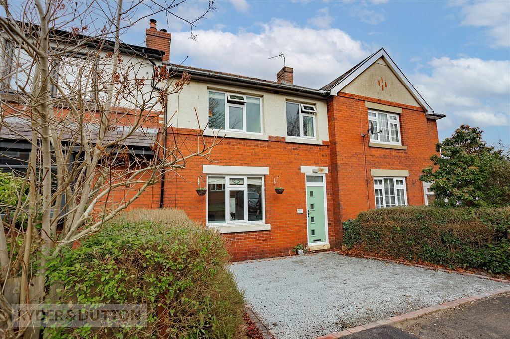 Property photo 1 of 21 Front