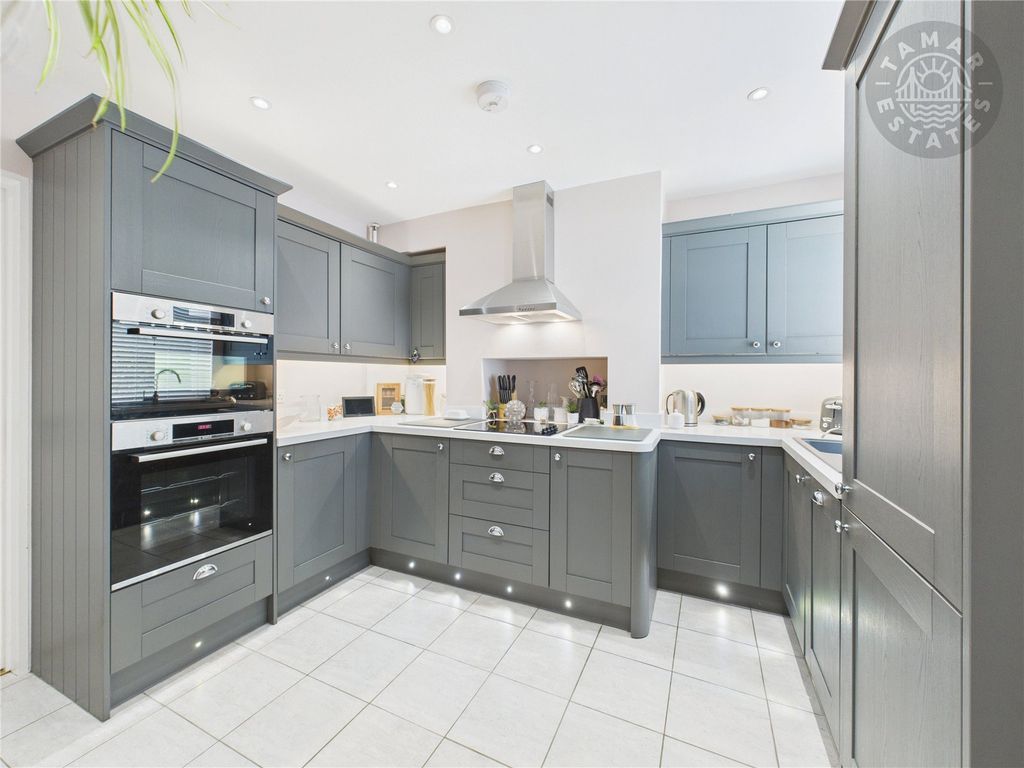 Property photo 2 of 22 Kitchen