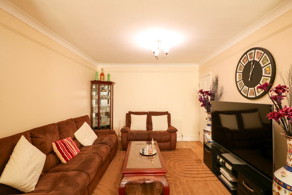 Property photo 2 of 21 Lounge Area