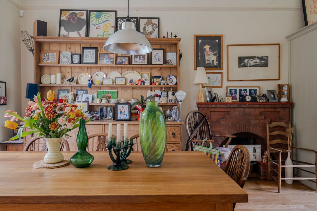 Property photo 2 of 40