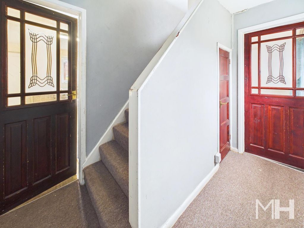 Property photo 3 of 19 Hallway