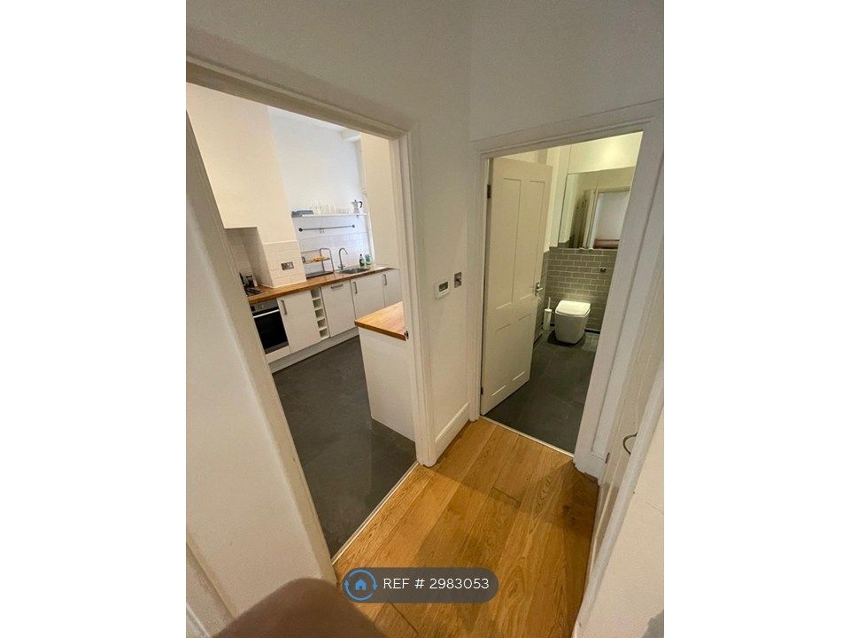 Property photo 2 of 10 Hallway