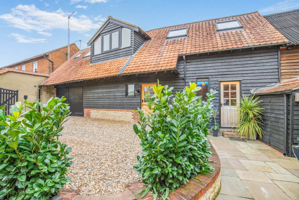 Property photo 2 of 47