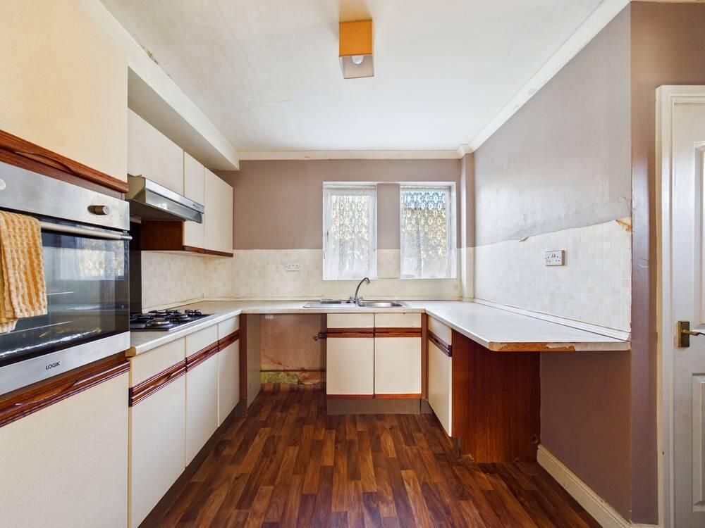 Property photo 3 of 14 Kitchen