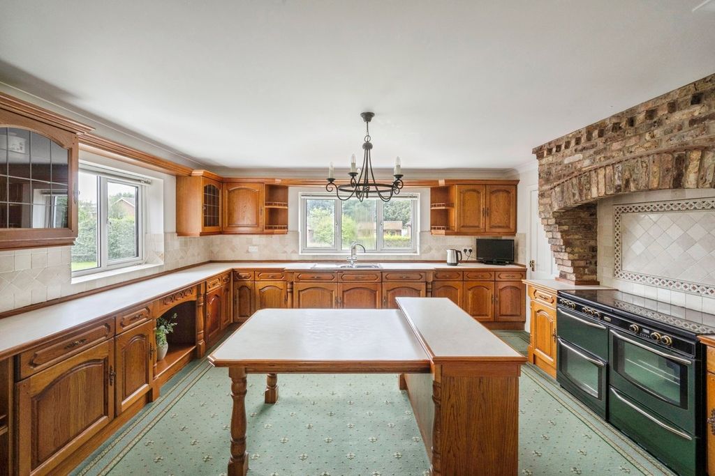 Property photo 2 of 20