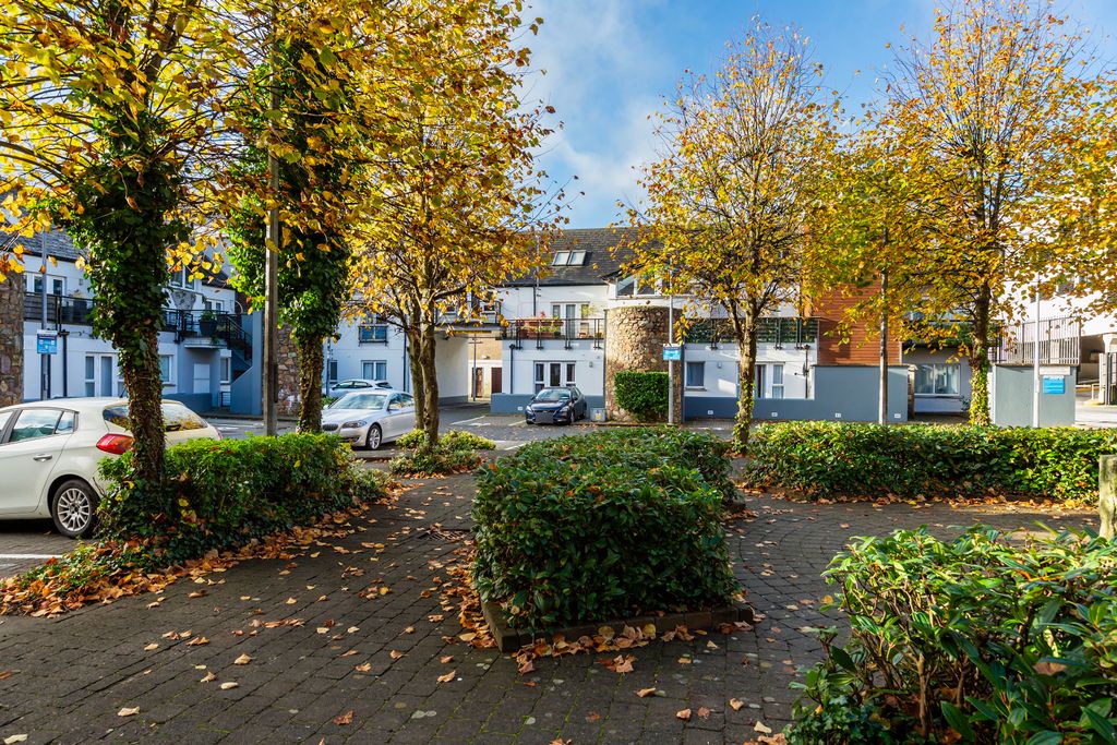 Property photo 1 of 27