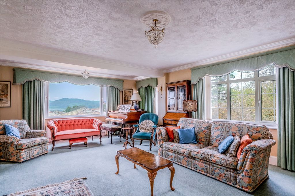 Property photo 3 of 32 Picture 3