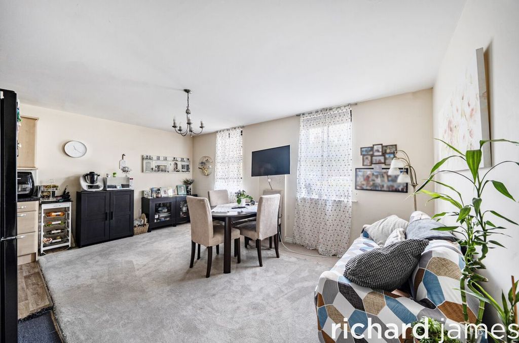 Property photo 2 of 11 1224d69Accb74Eecacac9c19d18Af262