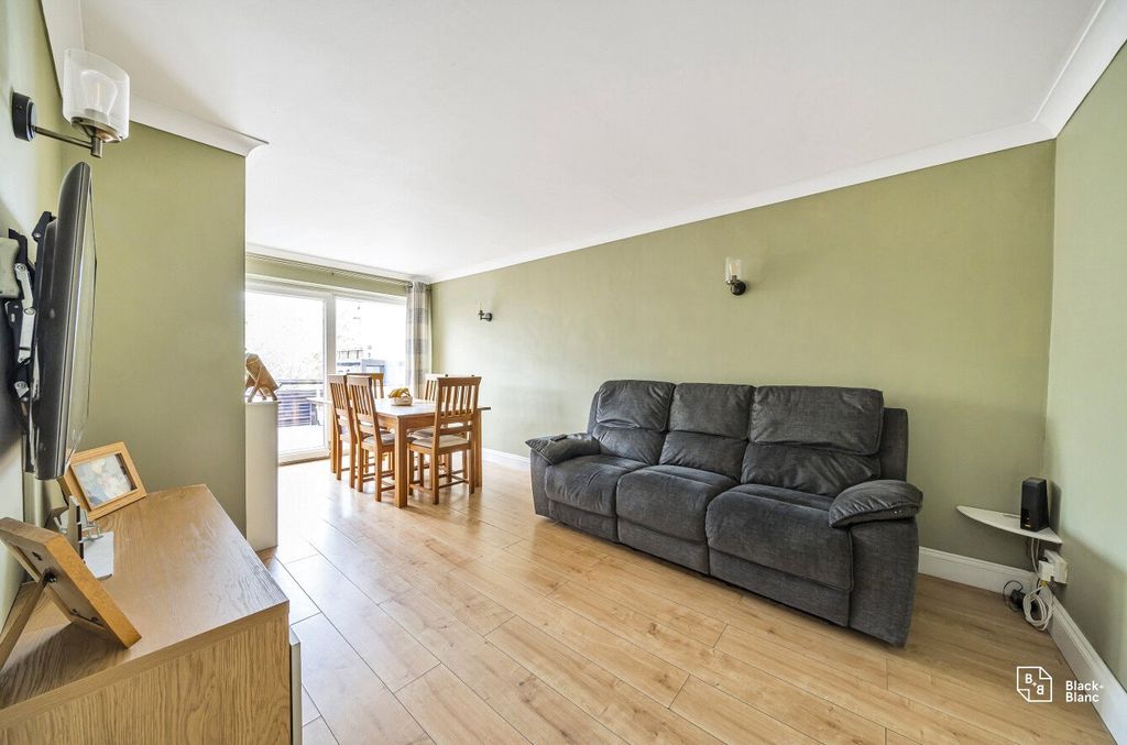 Property photo 3 of 19 Living Room