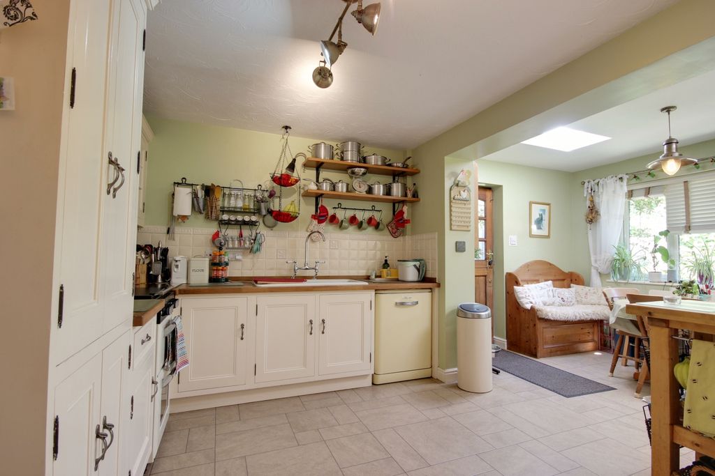 Property photo 2 of 26 1 Liv Kit Din A