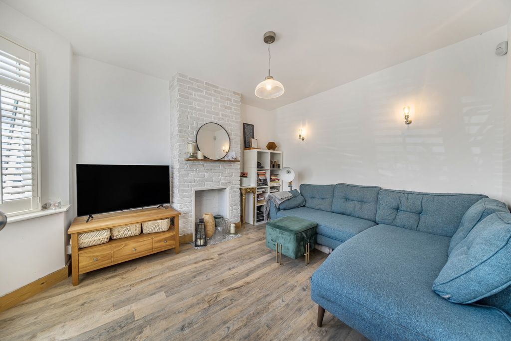 Property photo 3 of 25 1324880-23-687A5A...