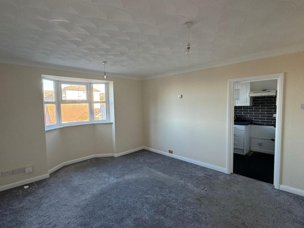 Property photo 3 of 10 Living Room