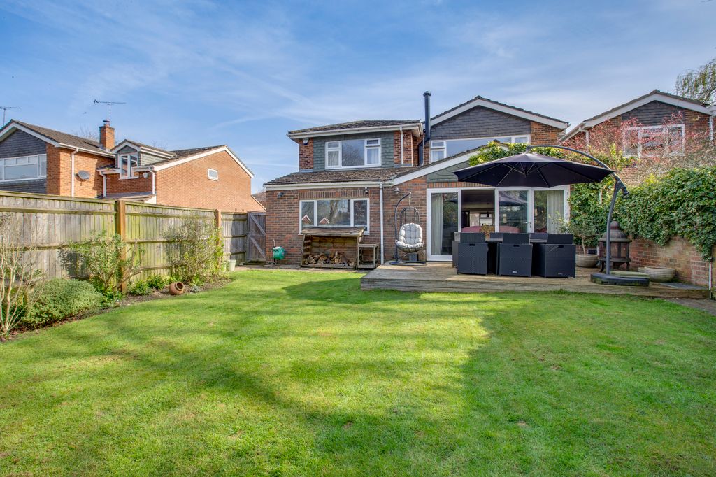 Property photo 2 of 21 3 Spinners Walk, Sl7 2Al-3