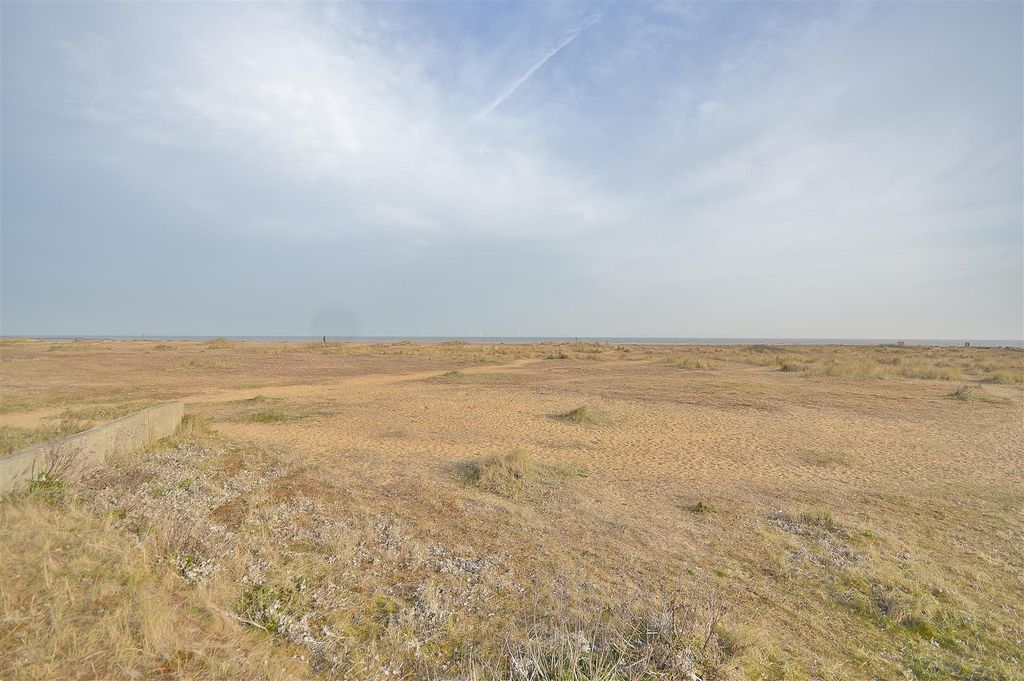 Property photo 2 of 9 Jaywick Beach