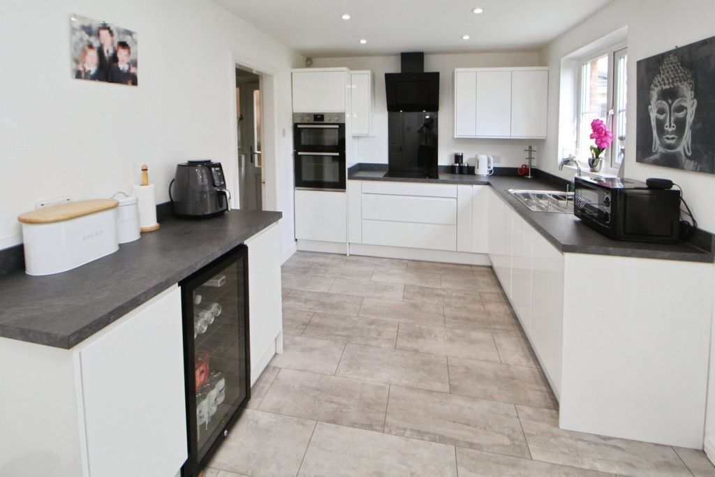 Property photo 2 of 14 Picture No. 04