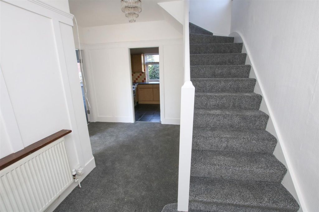 Property photo 2 of 12 Entrance Hall