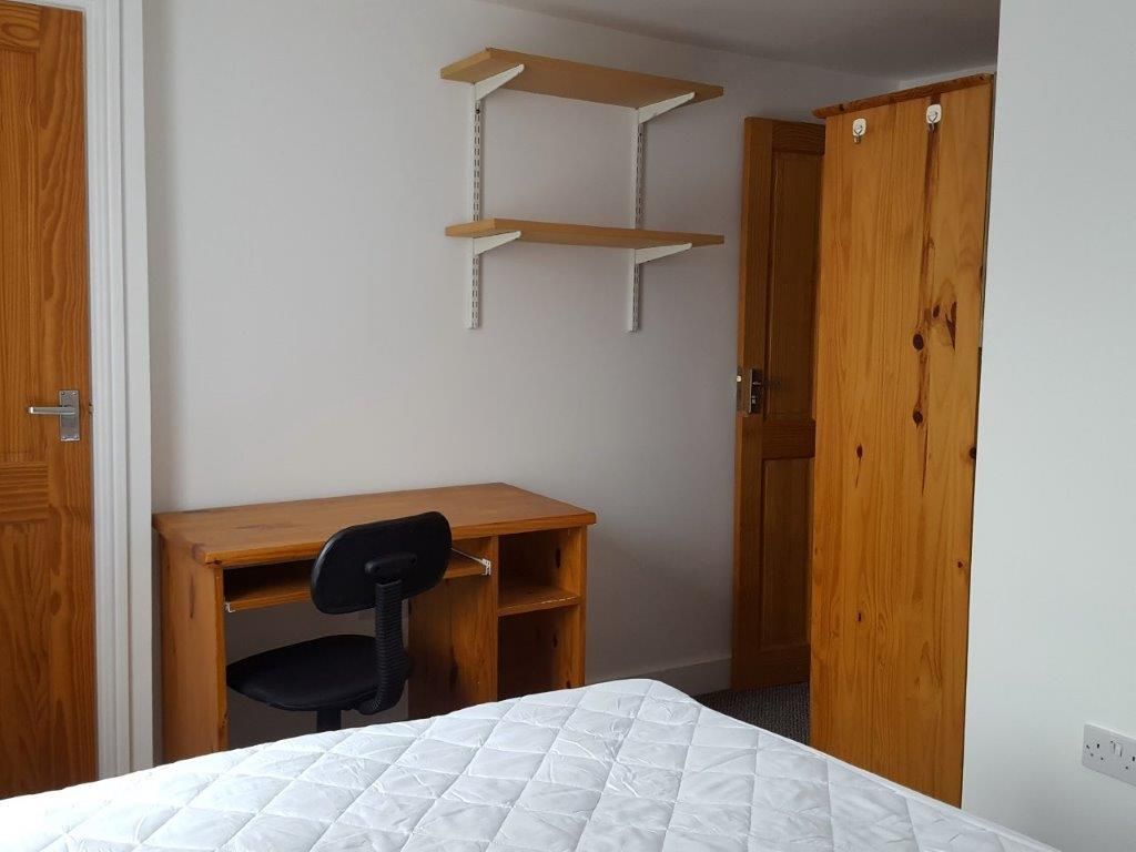 Property photo 3 of 11 36 Broad St Bed 3B.Jpg