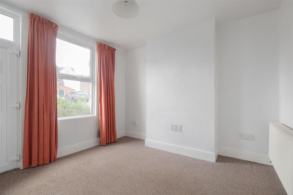 Property photo 2 of 12 Untitled (8 Of 12).Jpg