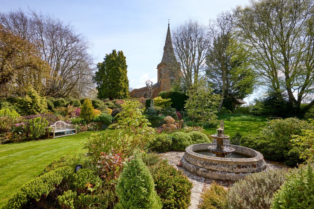 Property photo 2 of 17 Gardens
