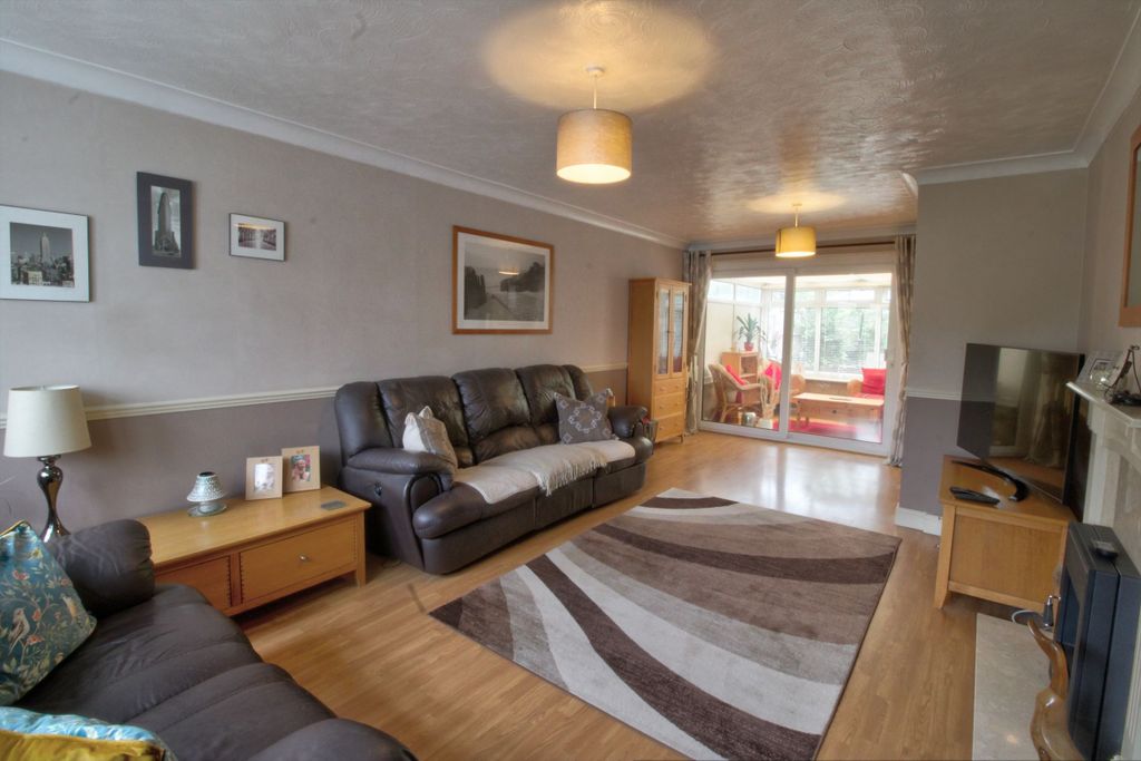 Property photo 3 of 27