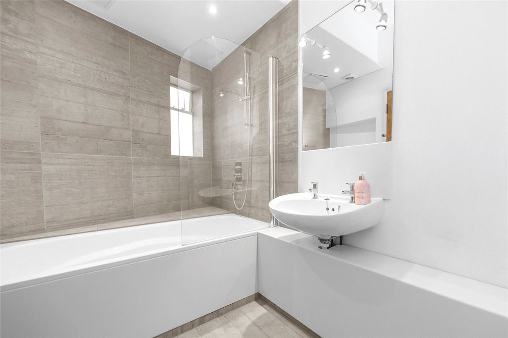 Property photo 3 of 26 Picture No. 03