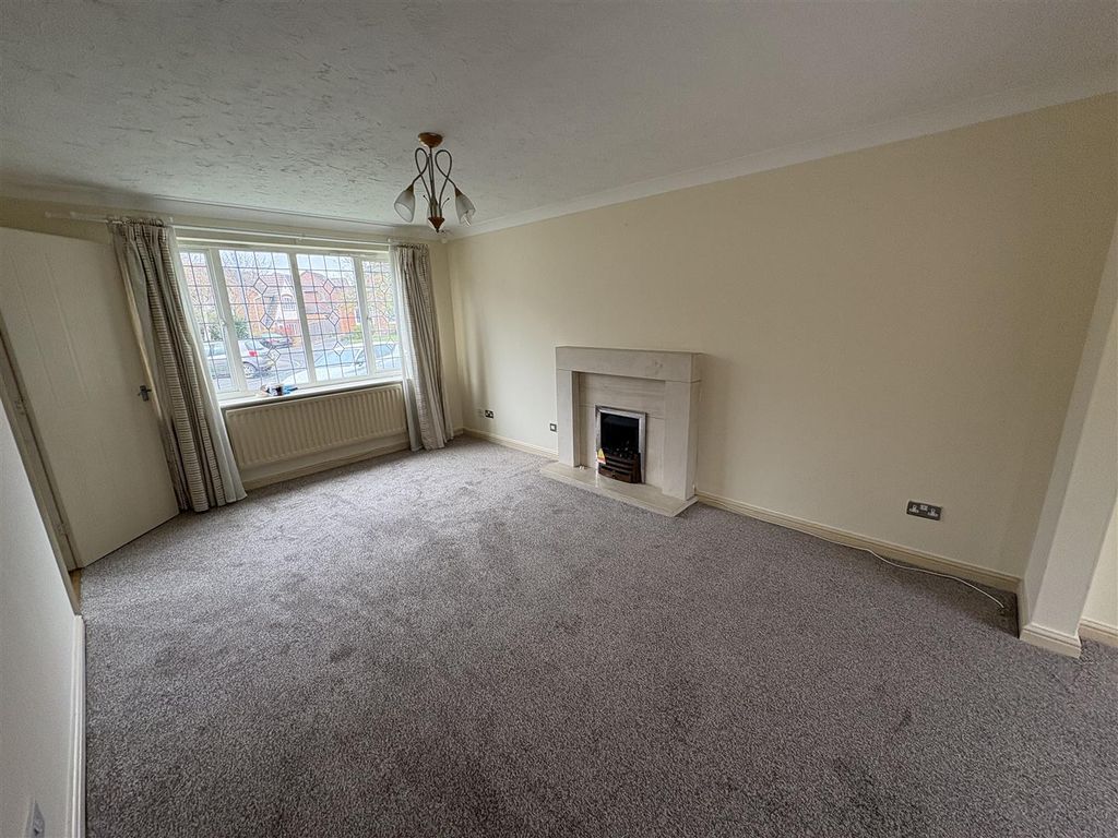 Property photo 2 of 13 Lounge