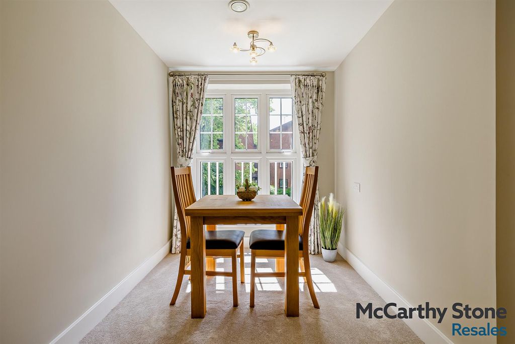 Property photo 3 of 8 8691493-Interior05-800.Jpg