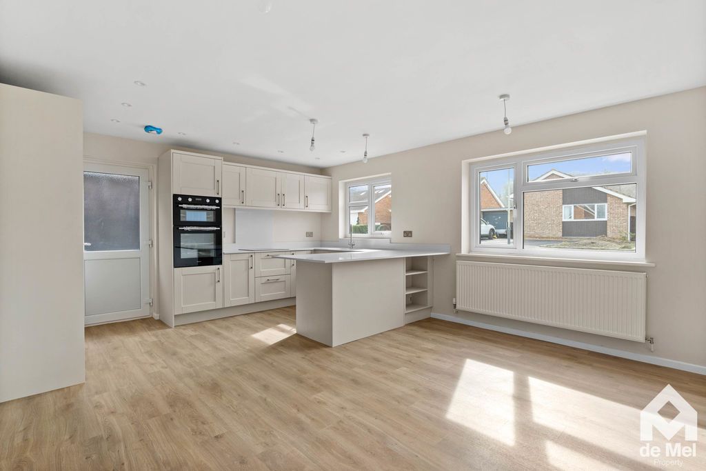 Property photo 3 of 9 Photo 5