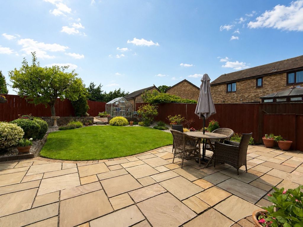 Property photo 2 of 31