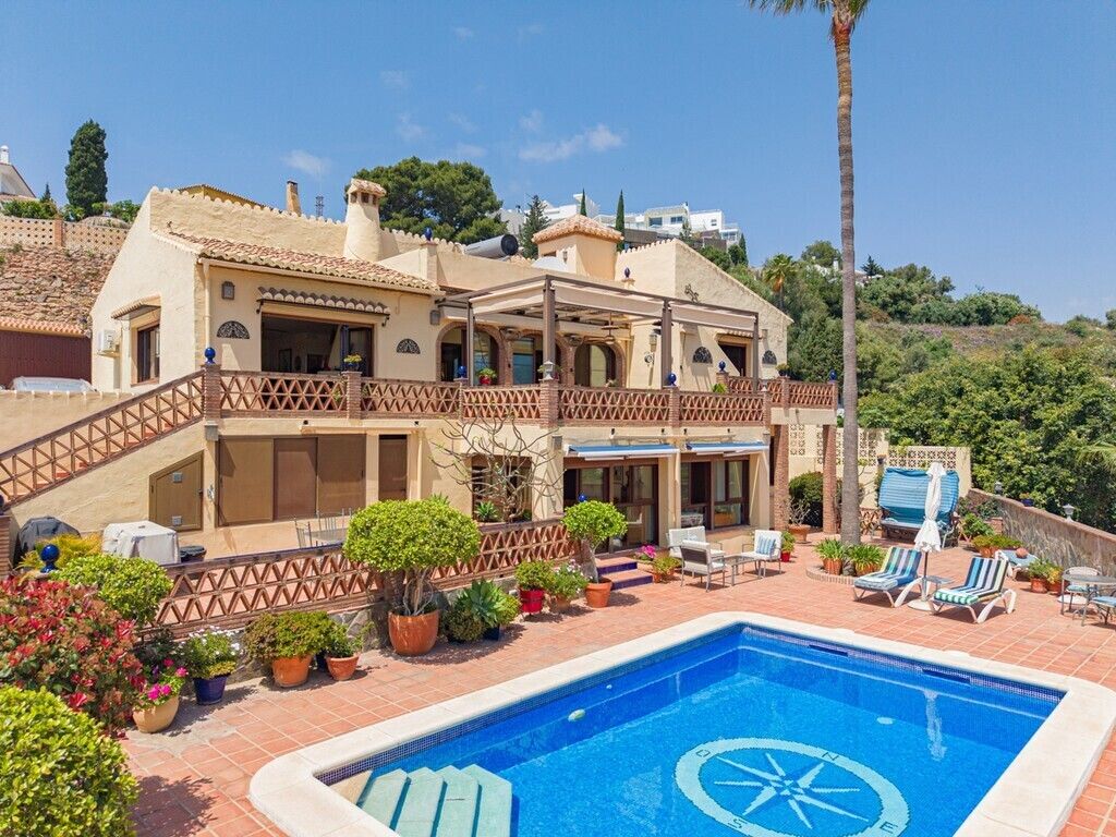 Property photo 3 of 10 House And Pool