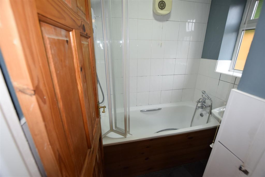 Additional image 5 of 3 bed semi-detached house to rentWalker Road, Barry CF62