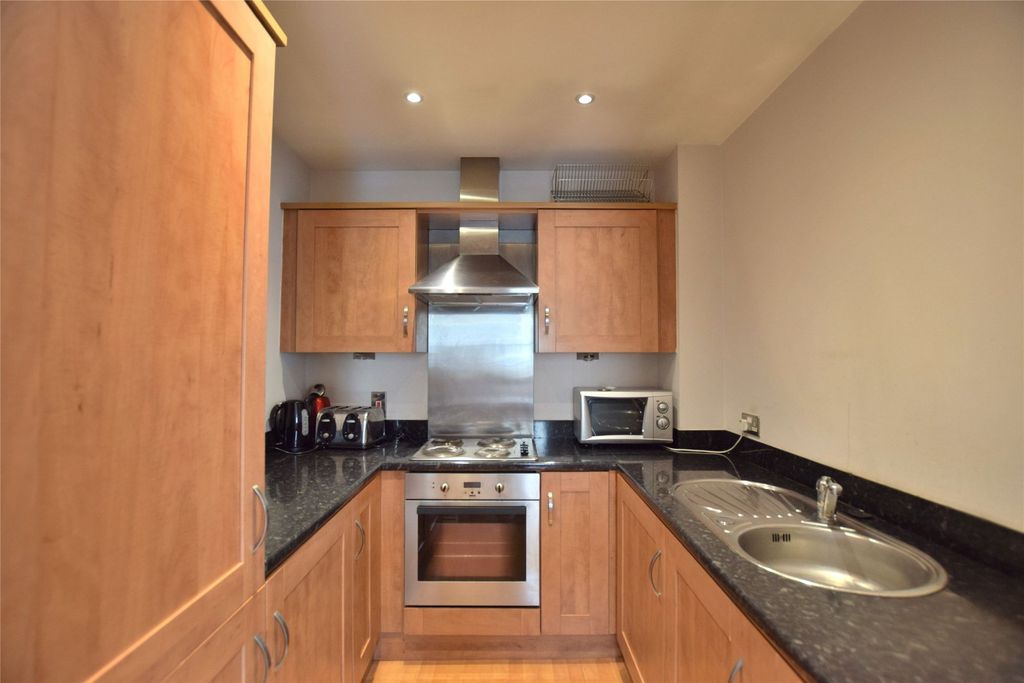 Property photo 2 of 9 Kitchen