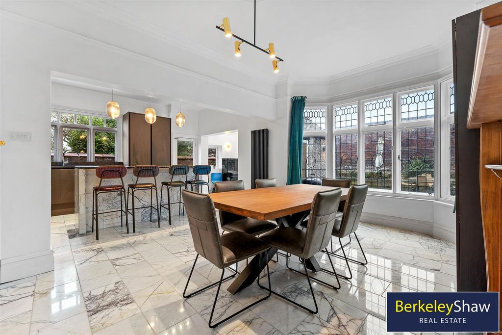 Property photo 2 of 48 47 Coronation Drive -24.Jpg