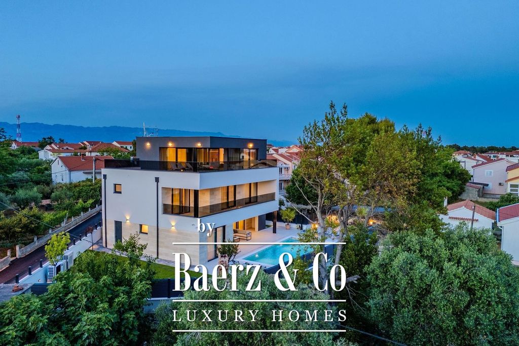 Property photo 2 of 35