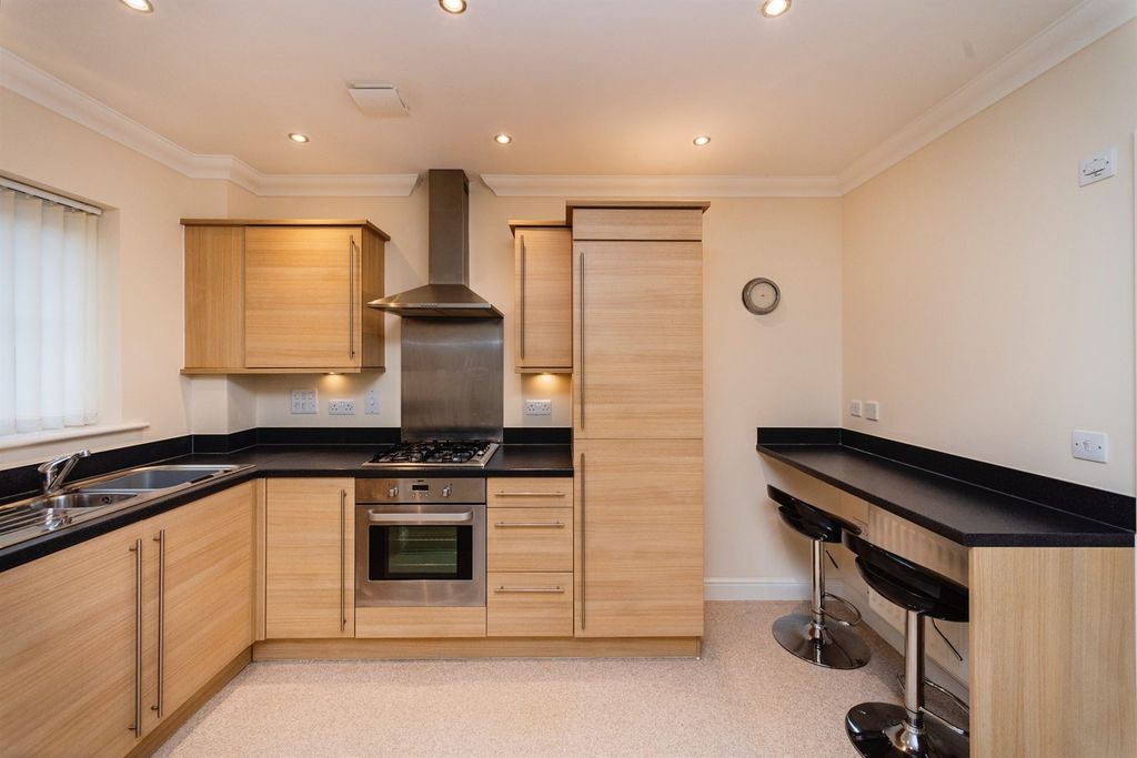 Property photo 2 of 8 Balcony