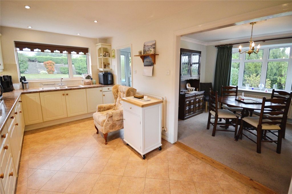 Property photo 3 of 26 Kitchen