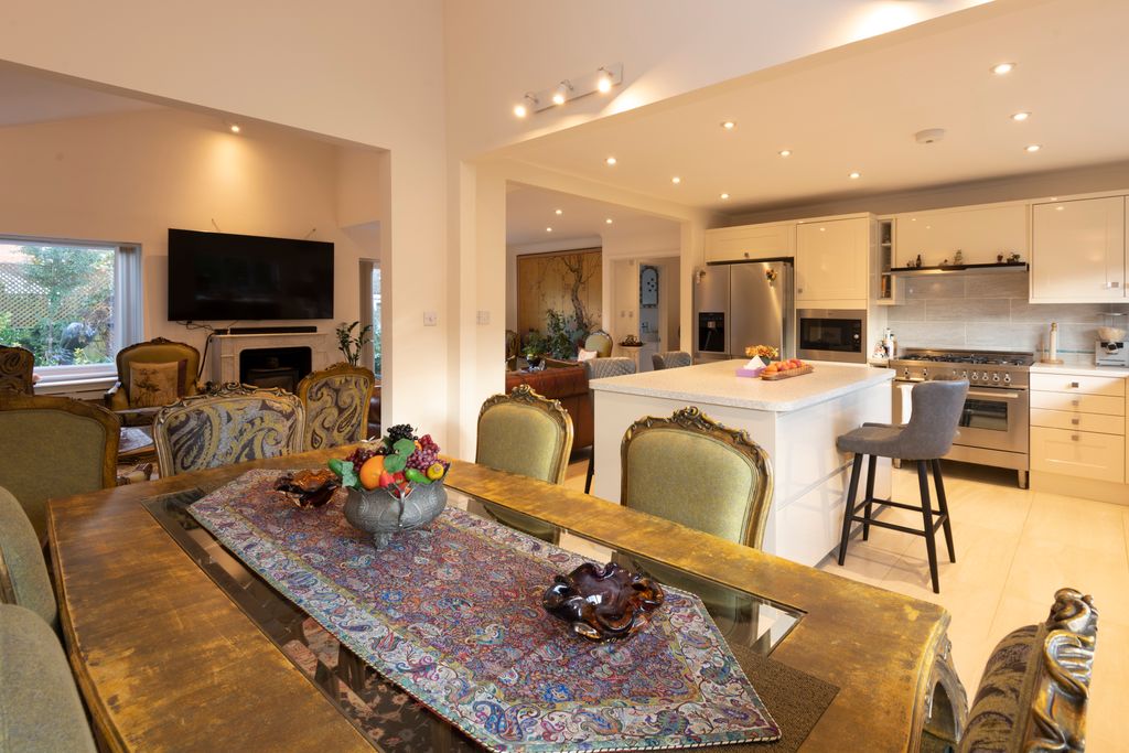 Property photo 3 of 12