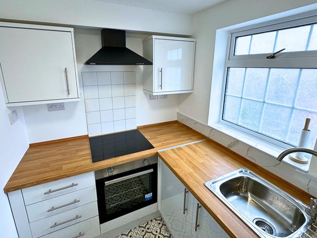 Property photo 1 of 10 8 Polden Close, Shepshed, Loughborough, Leicestershire, Le12 9Hb